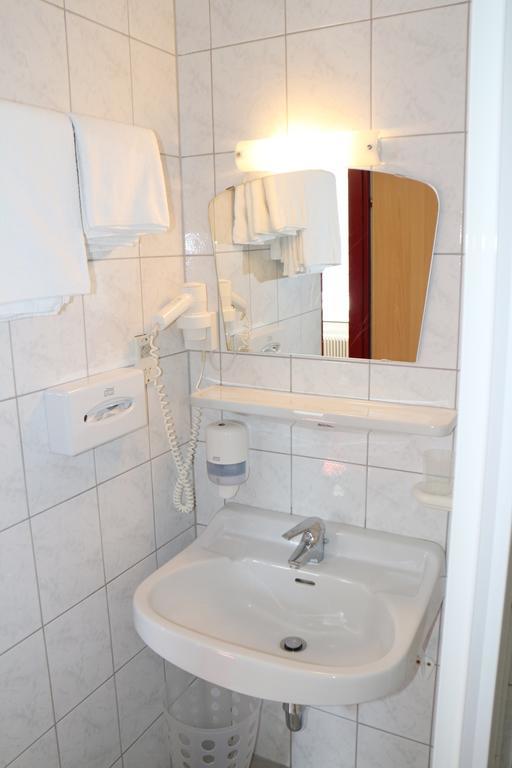 Hotel Gasthof Kasino فيلاخ الغرفة الصورة