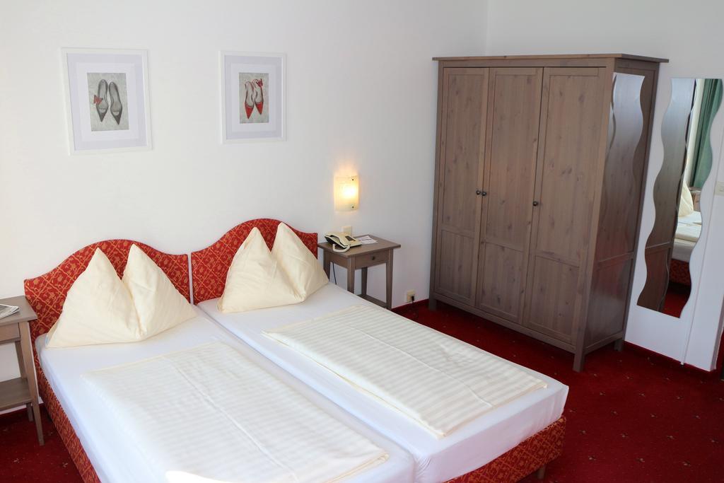 Hotel Gasthof Kasino فيلاخ الغرفة الصورة