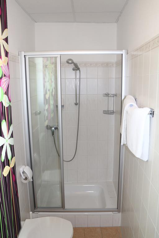 Hotel Gasthof Kasino فيلاخ الغرفة الصورة