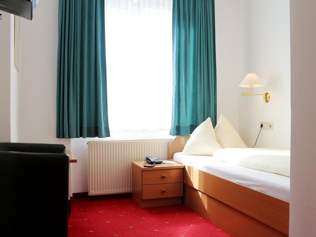 Hotel Gasthof Kasino فيلاخ الغرفة الصورة