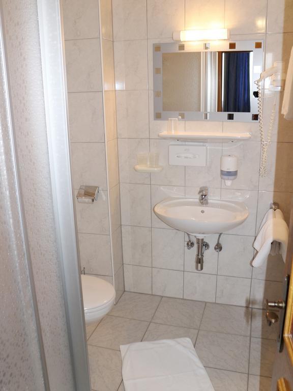 Hotel Gasthof Kasino فيلاخ الغرفة الصورة