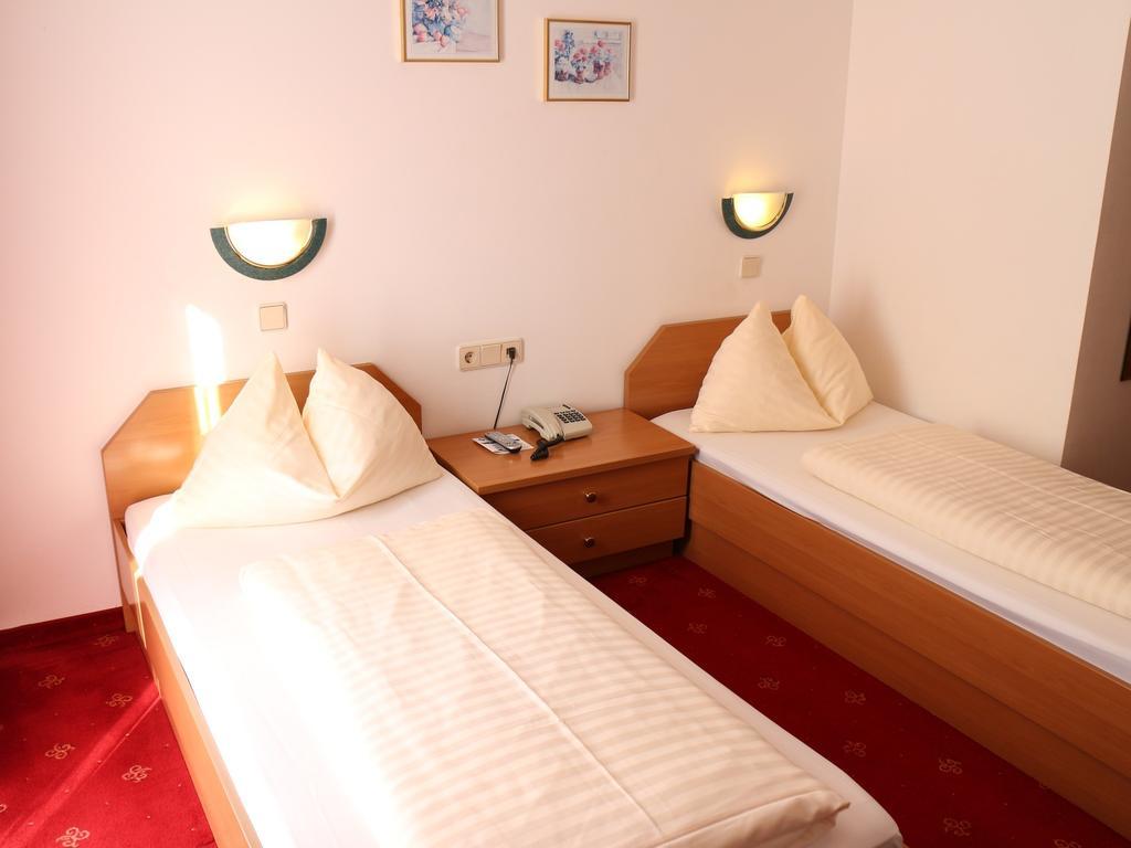 Hotel Gasthof Kasino فيلاخ الغرفة الصورة