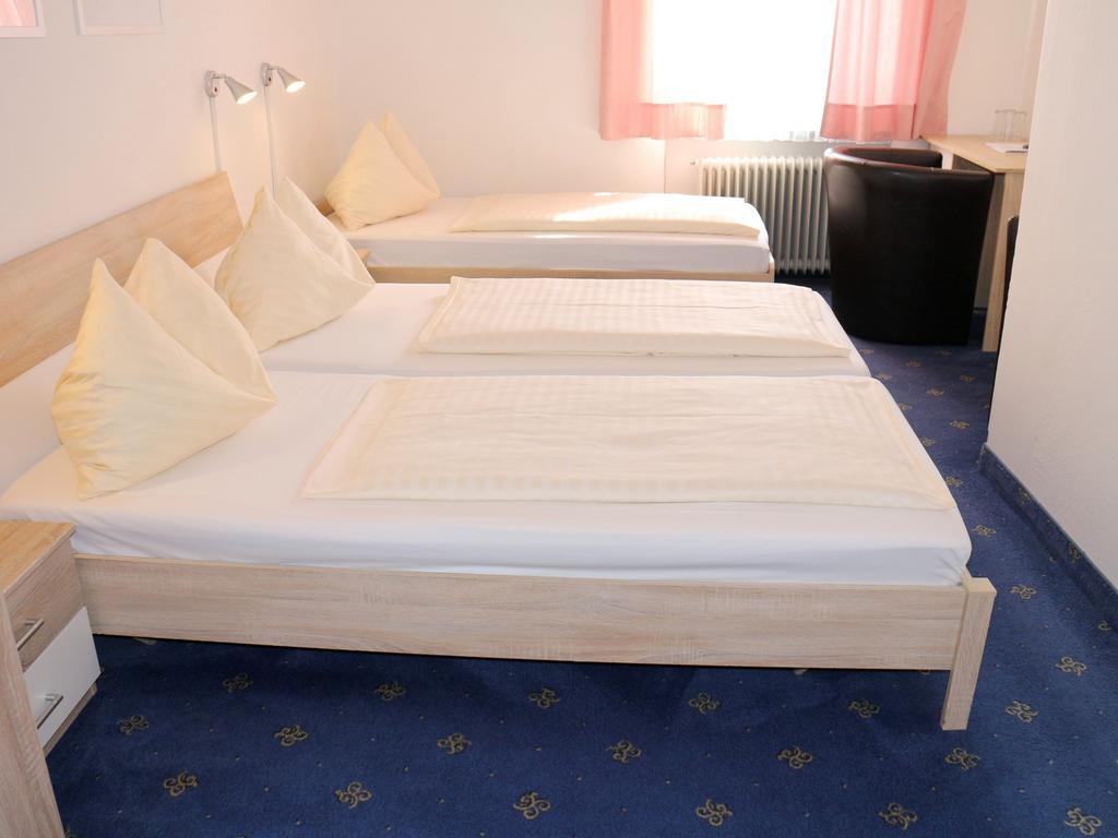 Hotel Gasthof Kasino فيلاخ الغرفة الصورة